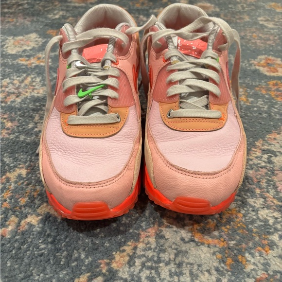 Nike Air Max Low-Top Sneakers in Pink, Red & Tan - Picture 3 of 4